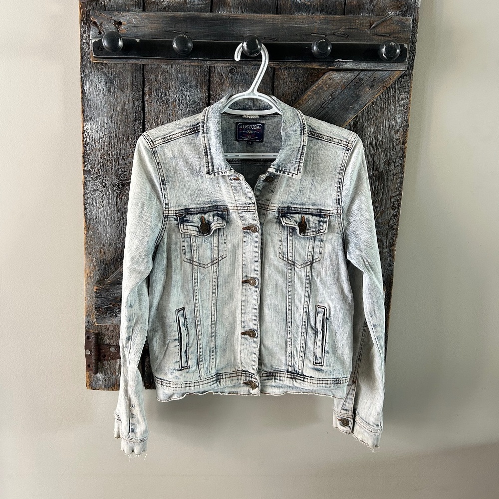 Women's Just USA Light Weight Acid Wash Jean Jacket - Size Small